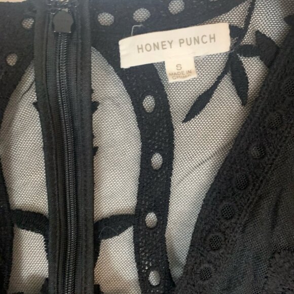 Honey Punch Black Lace Short Sleeve Romper Size S - Picture 5 of 5